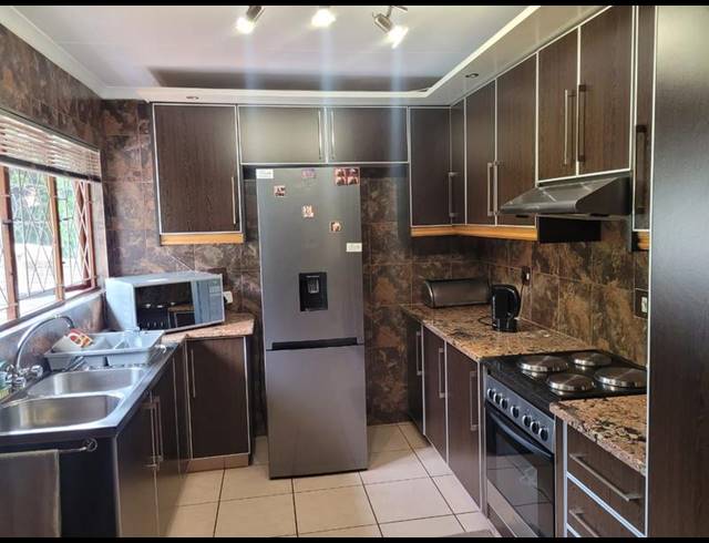 4 BEDROOM PROPERTY TO RENT IN SEA VIEW